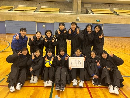 水の都杯9人制女子バレーボール選抜優勝大会での集合写真